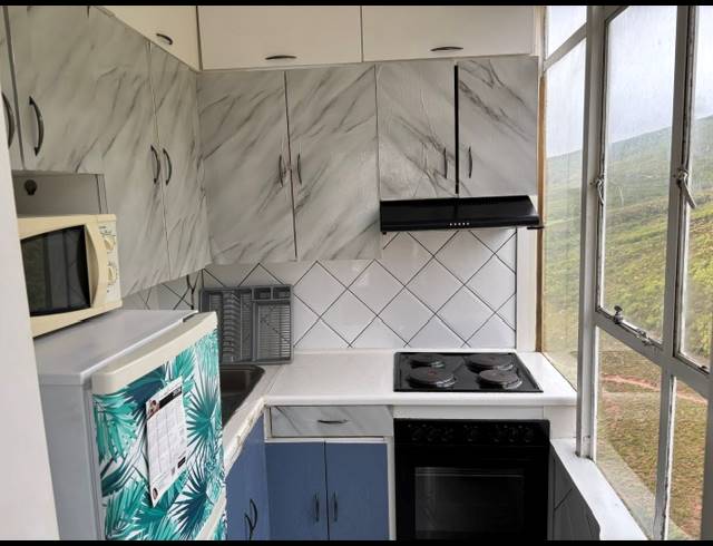 0.5 BEDROOM APARTMENT TO LET IN VREDEHOEK